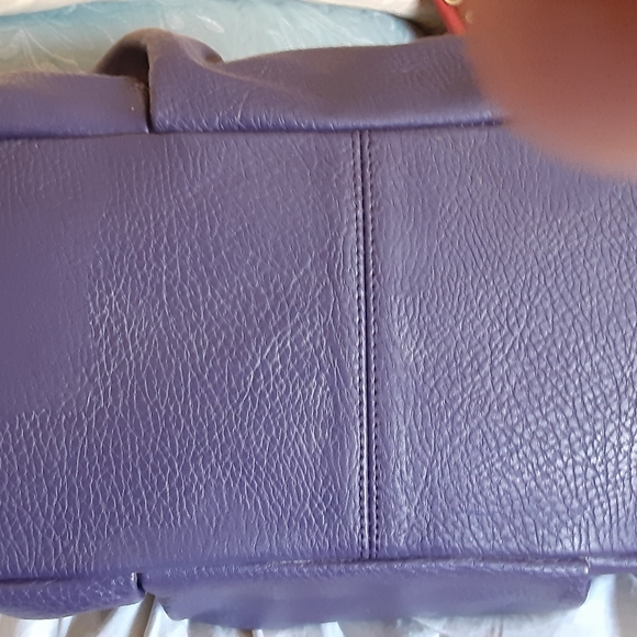 Olive and Joy Purple Handbag Like New Hobo - Picture 2 of 10